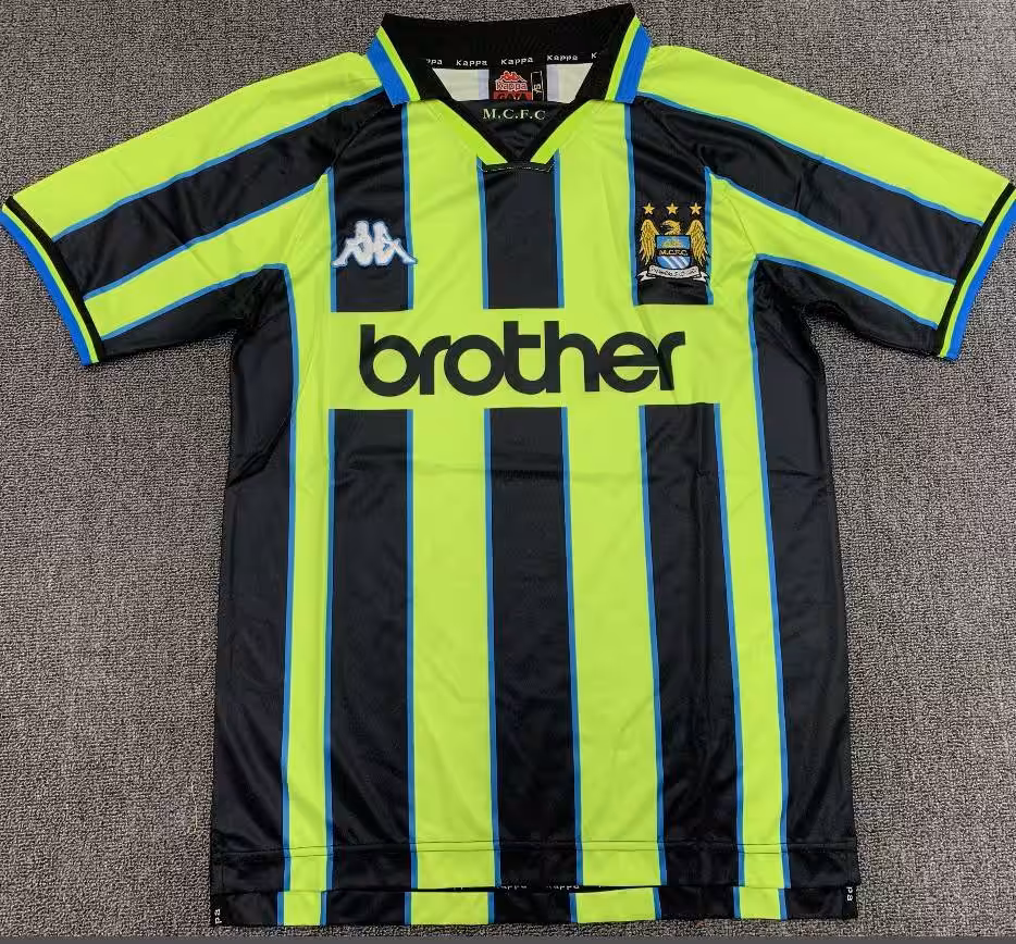 Retro Manchester City Away Jersey 1998/99 - Image 3
