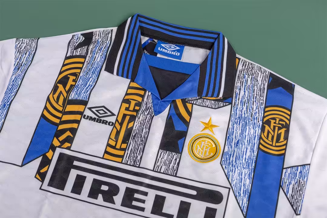 Retro Inter Milan Away Jersey 1995/96 - Image 3