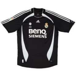 Alternative view of Ronaldo #9 Retro Real Madrid Away Jersey 2006/07